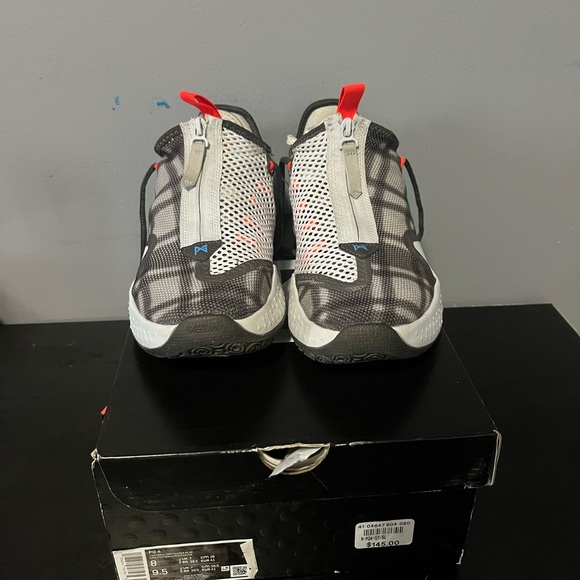 Pg4 Grey Plaid - size 8 - Picture 2 of 4